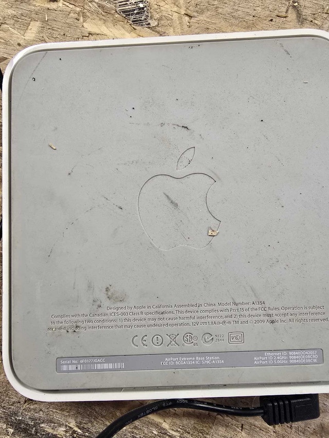 Apple Airport Extreme Base Station (A1354) - photo 2