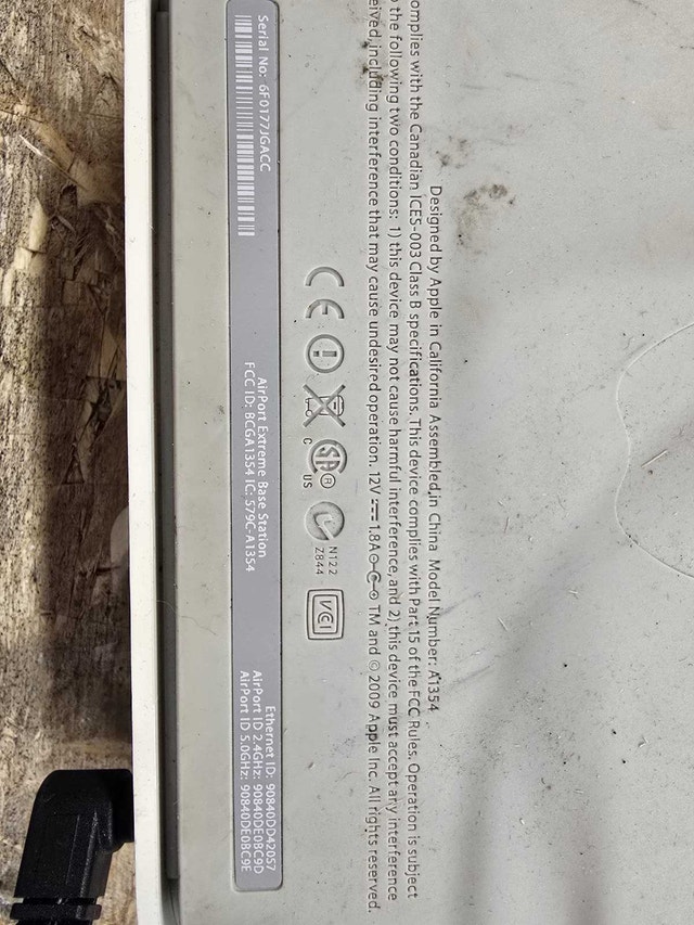 Apple Airport Extreme Base Station (A1354) - photo 3
