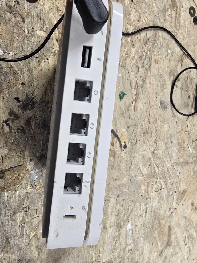 Apple Airport Extreme Base Station (A1354) - photo 4