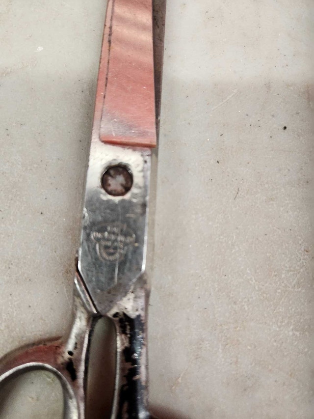 Vintage Sewing Scissors - photo 2