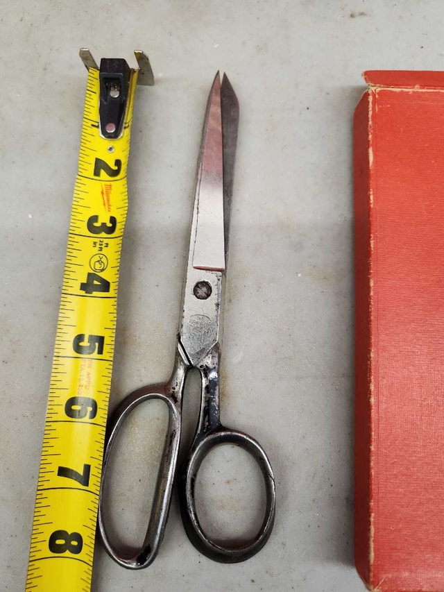 Vintage Sewing Scissors - photo 3