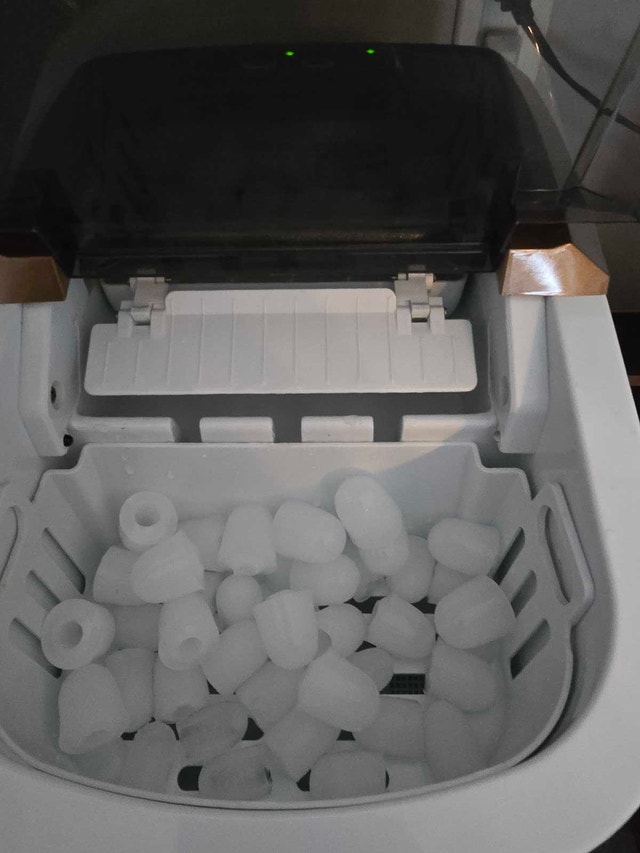 Frigidaire Ice Maker - photo 2