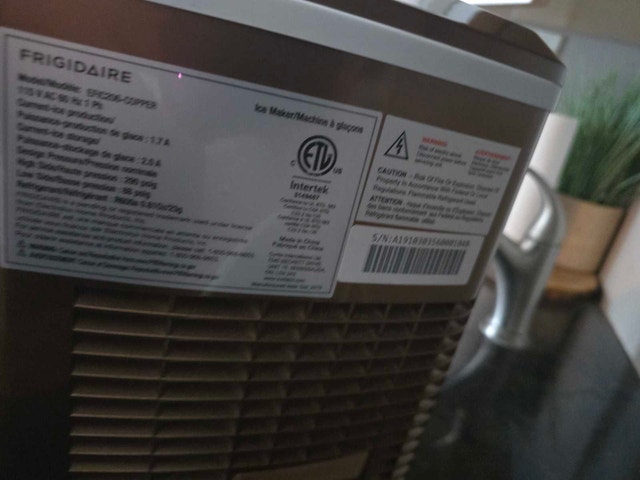 Frigidaire Ice Maker - photo 4