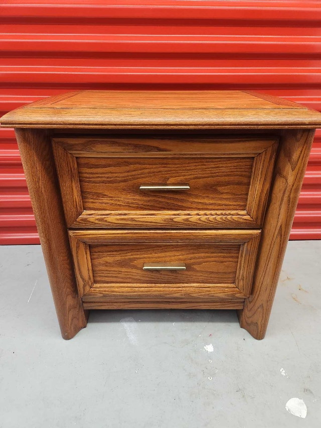 Nightstand with 2 Drawers