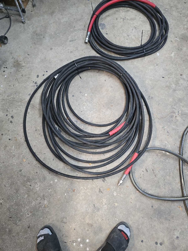 Pressure washer hose with quick connect ends