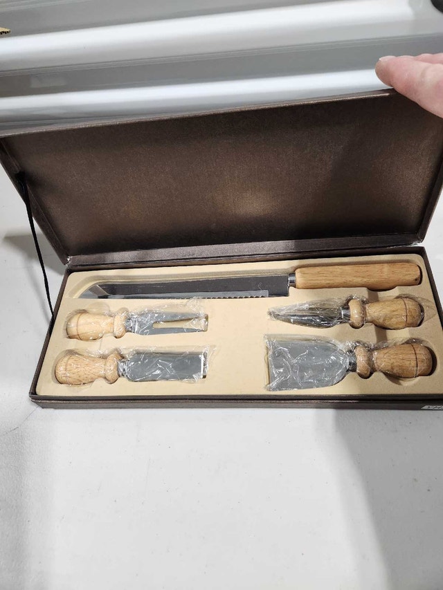 Carvel Hall Knife Set
