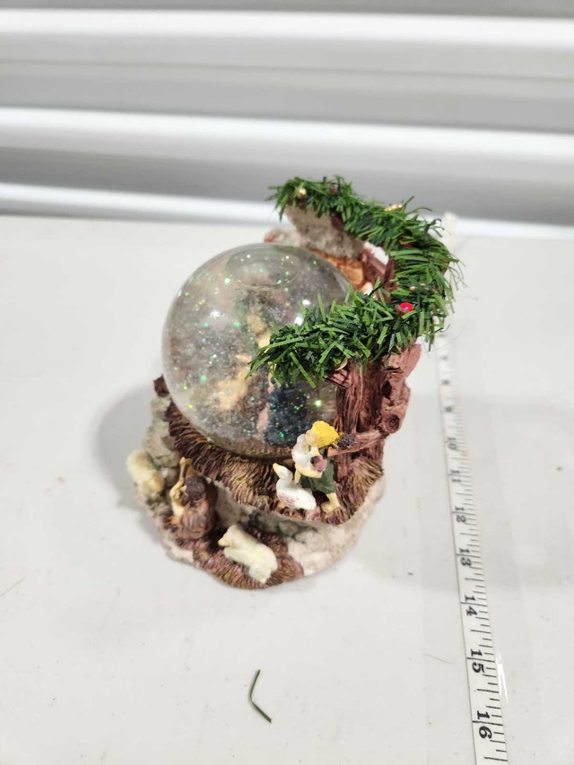 Carlton Cards Snow Globe - photo 2