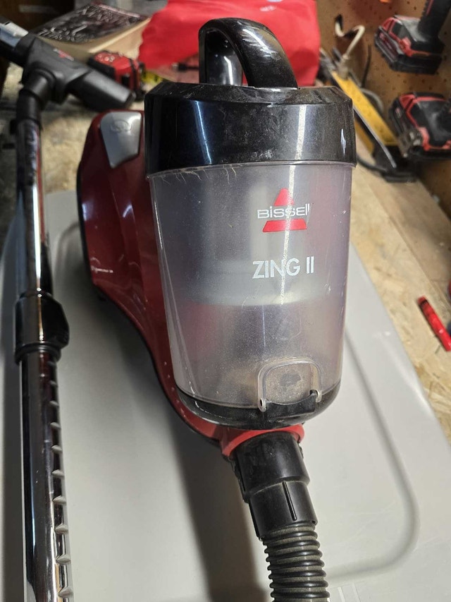 Bissell Zing II Bagless Canister Vacuum