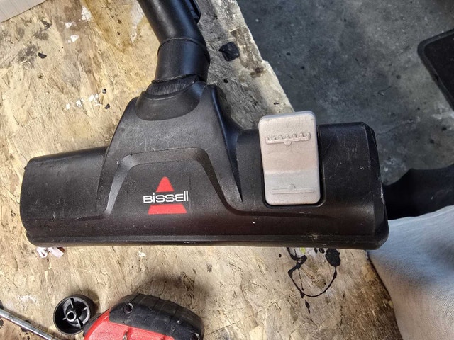 Bissell Zing II Bagless Canister Vacuum - photo 3