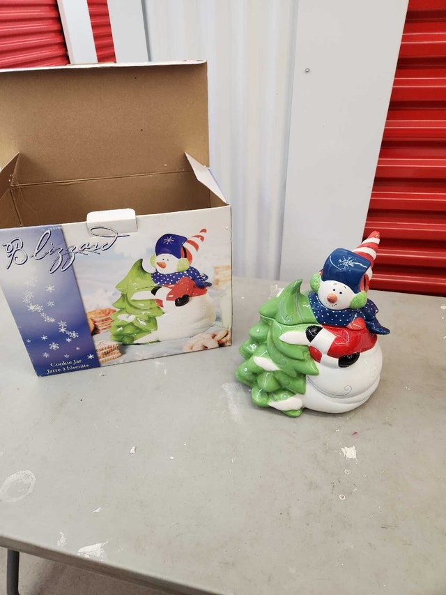 Zrike Blizzard Cookie Jar