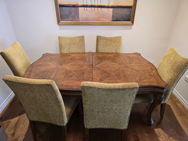 Dining Set with Ornate Table and 6 Chairs
