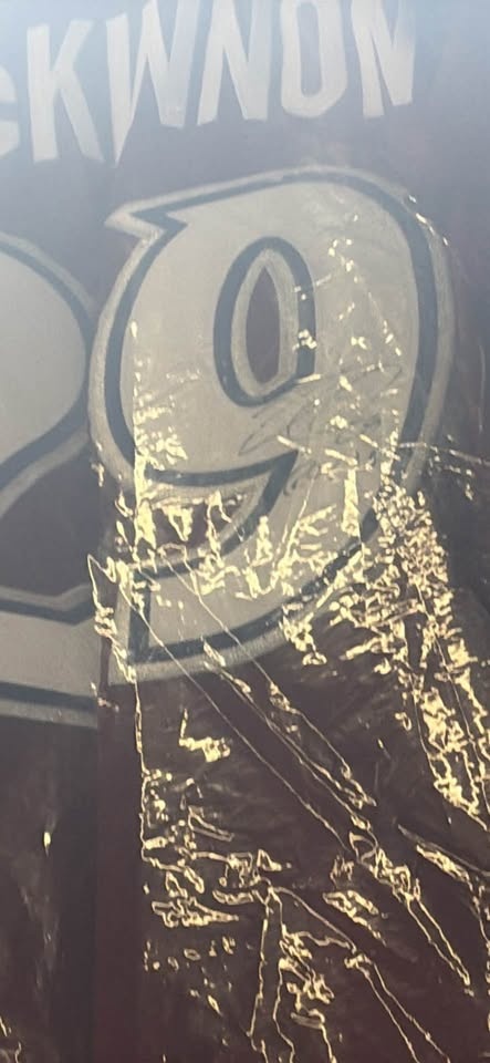 Mackinnon signed jersey - photo 2