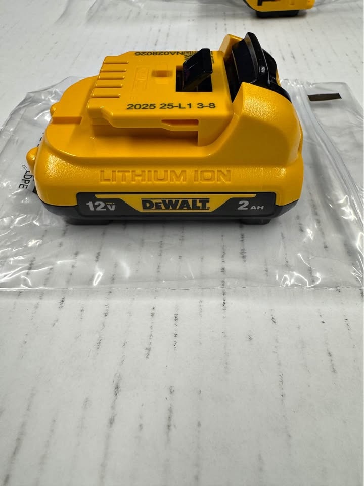 DEWALT DCB122 12V MAX 2AH LITHIUM ION BATTERY
