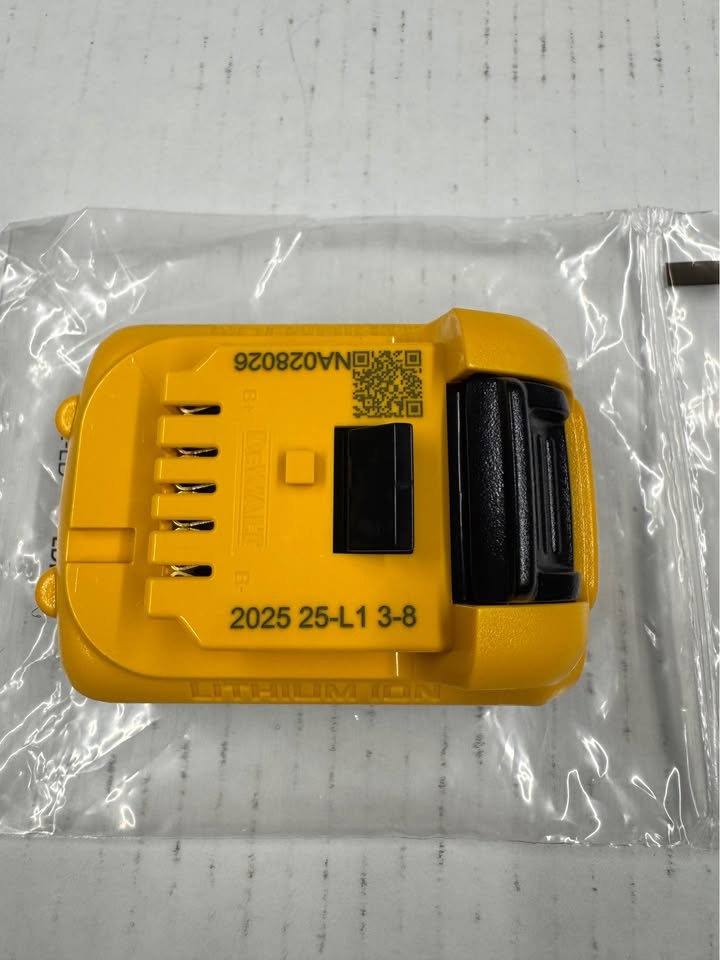 DEWALT DCB122 12V MAX 2AH LITHIUM ION BATTERY - photo 2