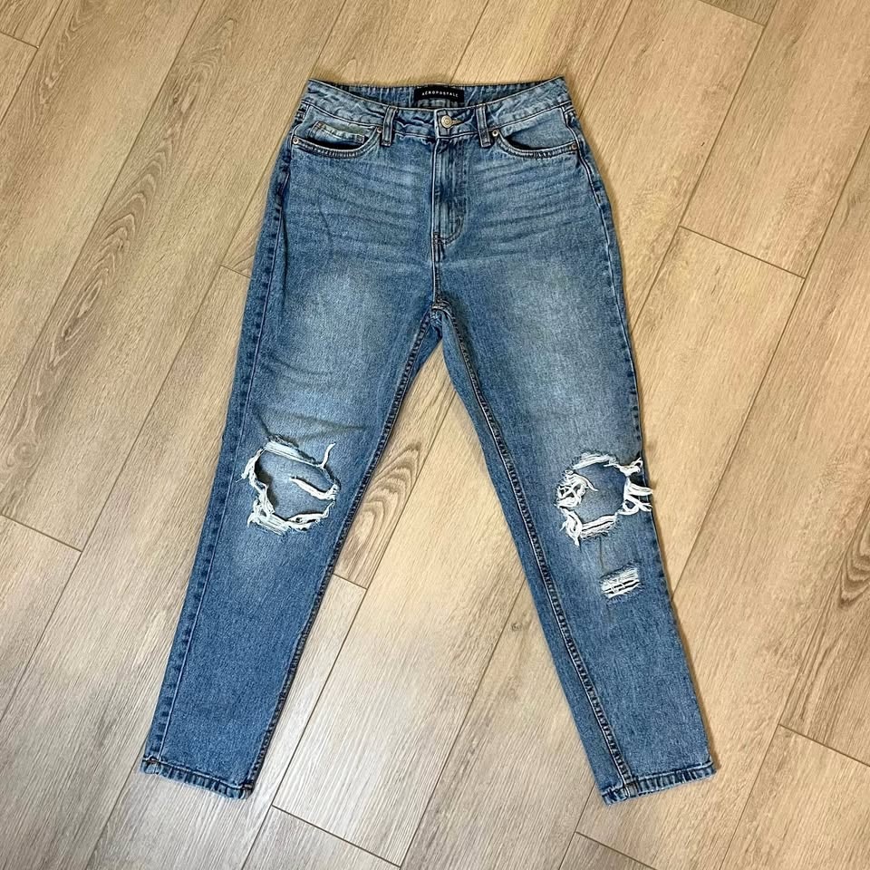 AEROPOSTALE High-Rise Distressed Women Jeans - Size 6