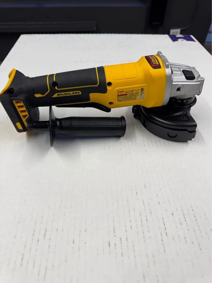 DEWALT 20V MAX Cordless Brushless 4-1/2 in. Angle Grinder - photo 2