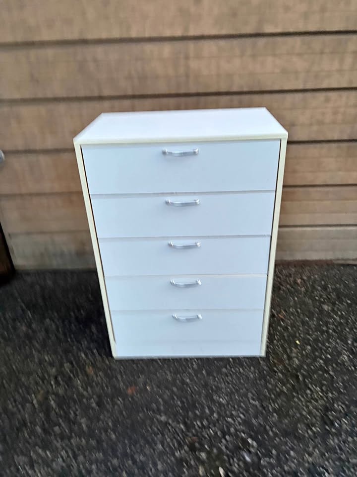 White 5-Drawer Dresser - 🚨PRICE DROP