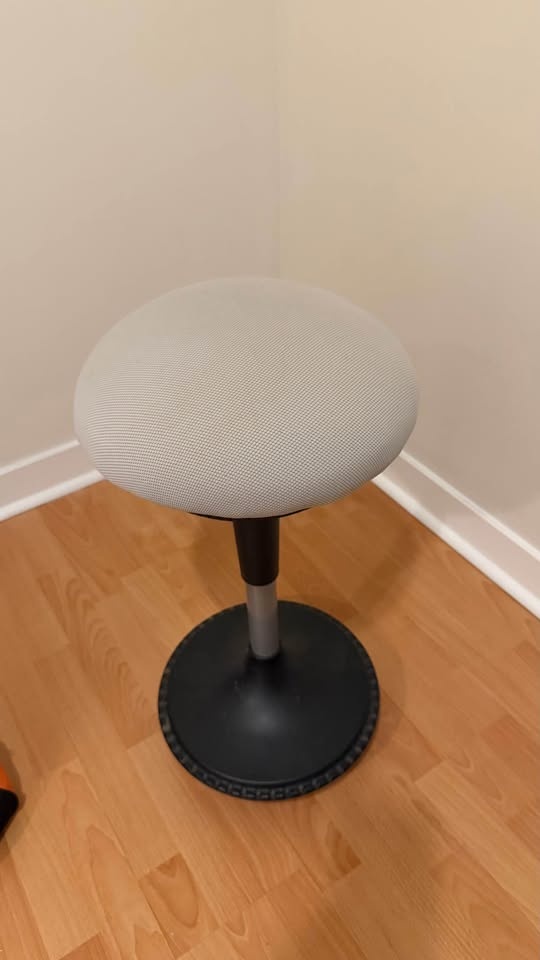 Autonomous Ergostool - photo 3