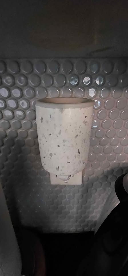 Scented Wax Melt Warmer with Wall Plug - photo 2