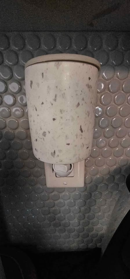 Scented Wax Melt Warmer with Wall Plug - photo 3