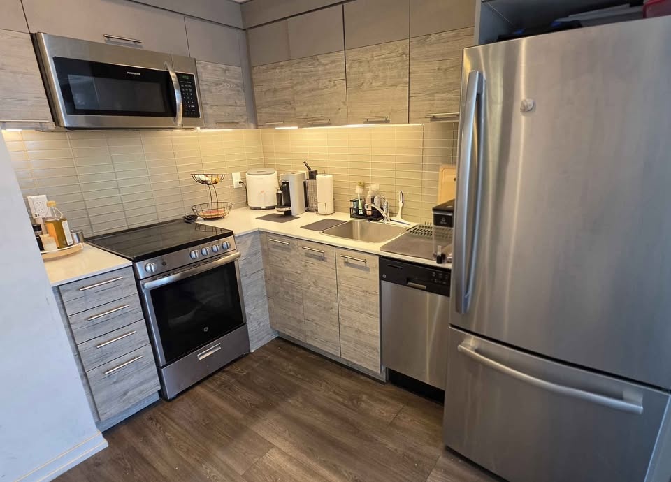 Private 1 Bed 1 Bath - in 2 Bed 2 Bath Apartment - photo 2