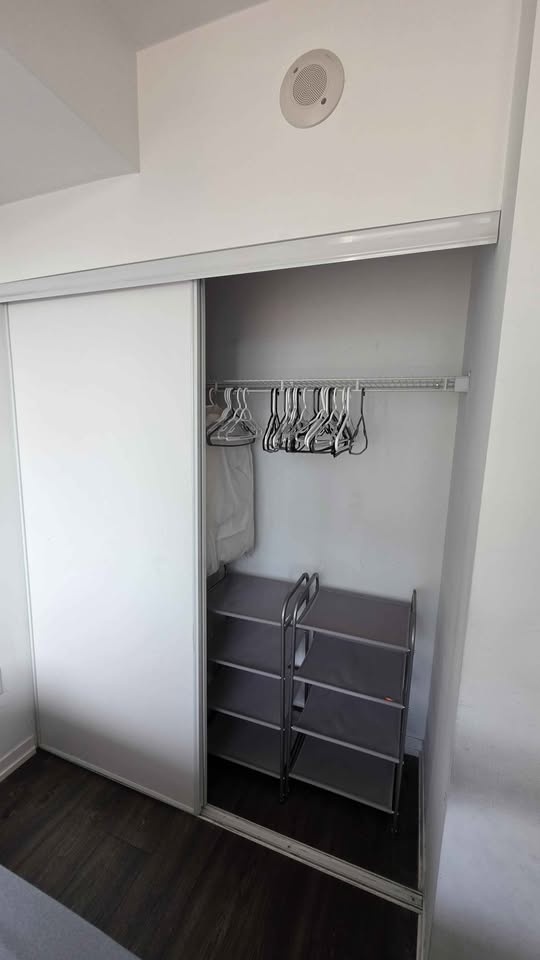 Private 1 Bed 1 Bath - in 2 Bed 2 Bath Apartment - photo 4
