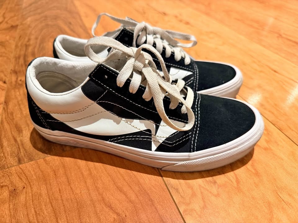 Old Skool Warp Women's 7 / Men's 5.5 Black White Canvas Low Top