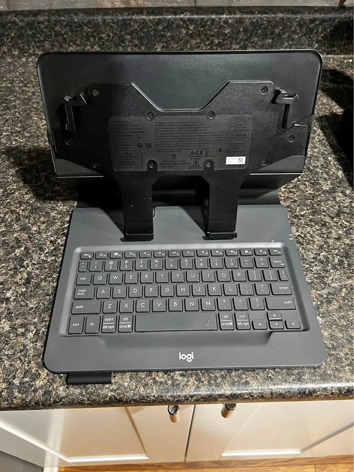 Logitech Universal Folio Keyboard Case (Model: Y-R0063)