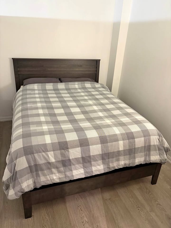 Dark Wood Queen Bed Frame (Leon’s)