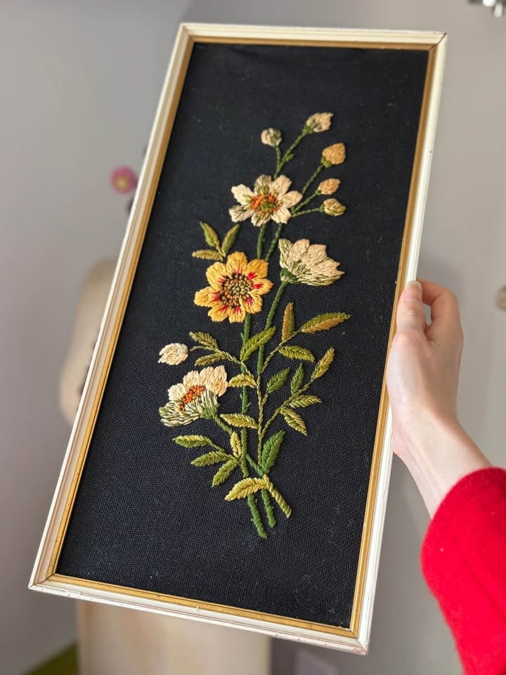 Vintage MCM Floral Crewel Embroidery - Framed Wildflower Art - photo 3