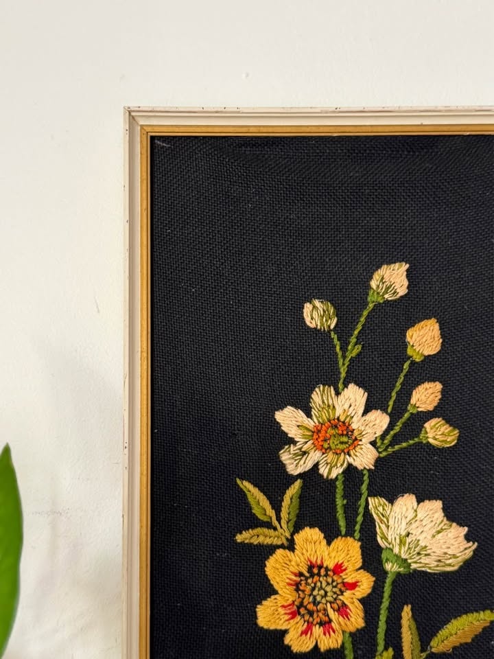 Vintage MCM Floral Crewel Embroidery - Framed Wildflower Art - photo 4