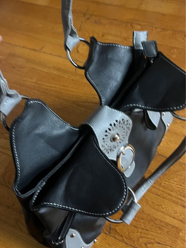 Vintage Black and Grey Handbag with Extra Strap - photo 3