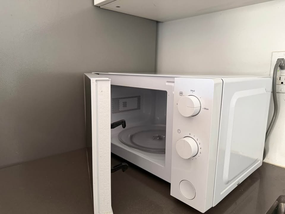 Microwave Oven - photo 2
