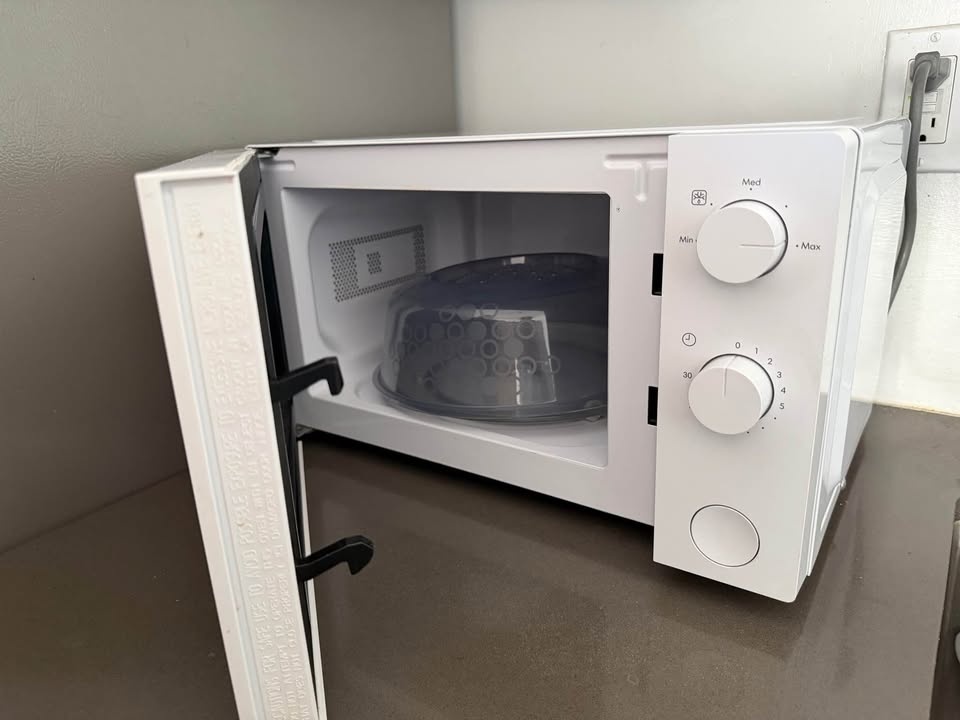 Microwave Oven - photo 3