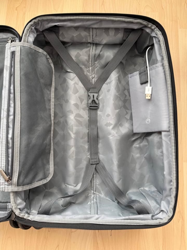 Ricardo Carry-On – built-in USB port, Superb Condition! - photo 5