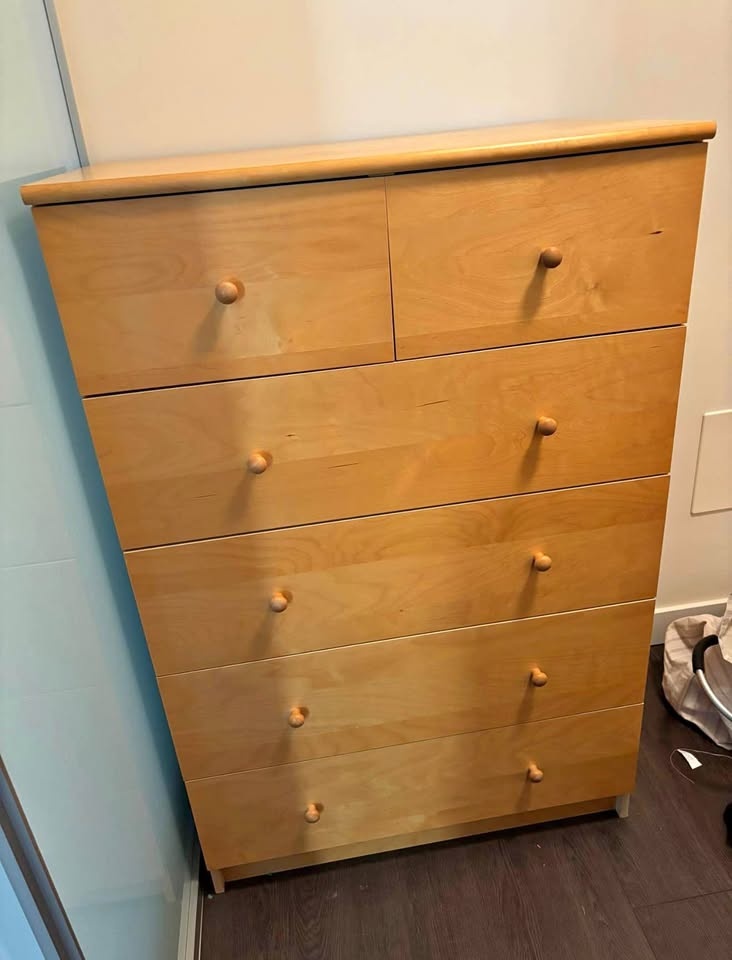 Light wood 6-drawer dresser