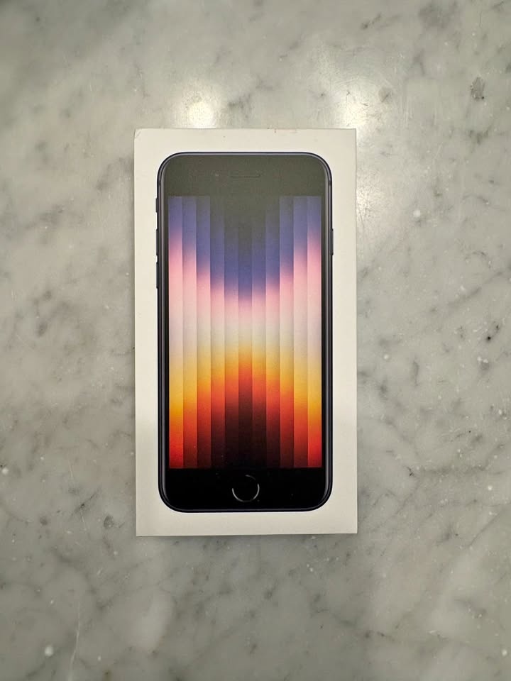 Unlocked iPhone SE 2022 (3rd gen) Midnight - Excellent Condition