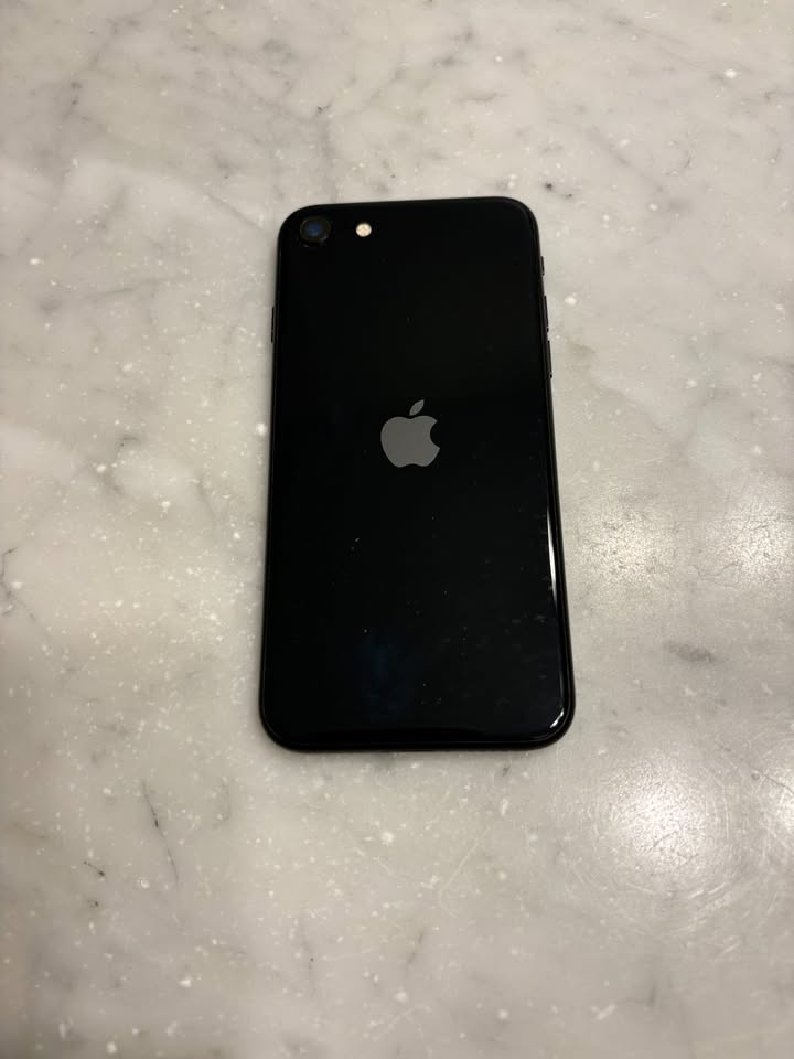 Unlocked iPhone SE 2022 (3rd gen) Midnight - Excellent Condition - photo 2