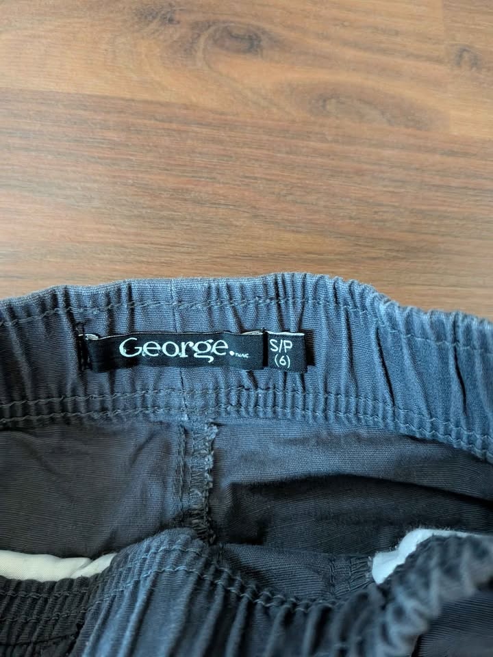 Like new boys cargo joggers - photo 4