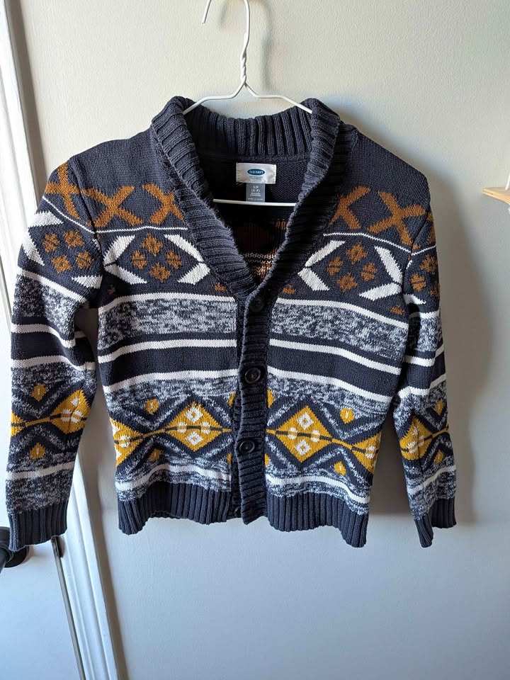 Old Navy Boys Cardigan Sweater S/P (6-7)