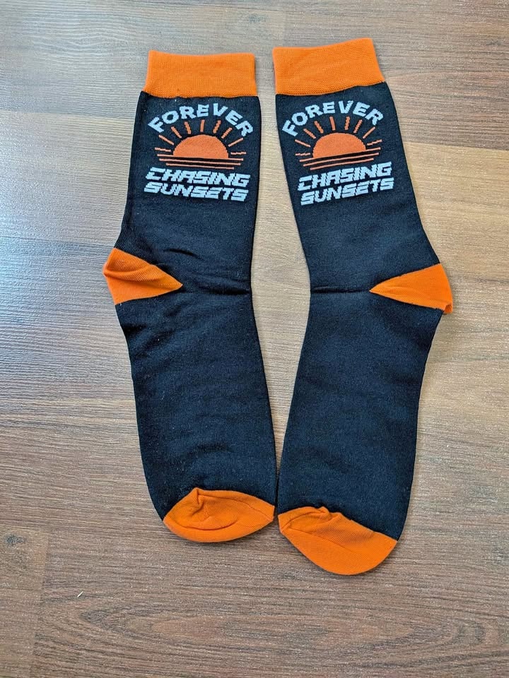 New novelty forever chasing sunset socks