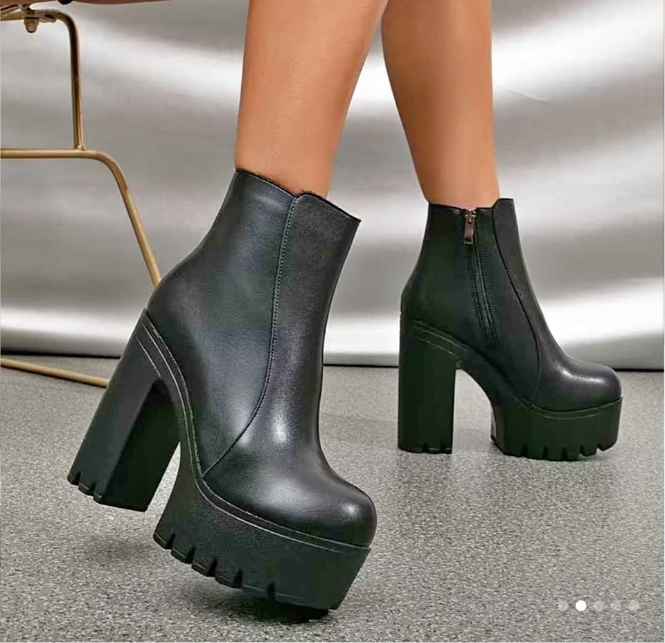 Women's Chunky Heel Winter Boots - Size 8 (EUR 39)