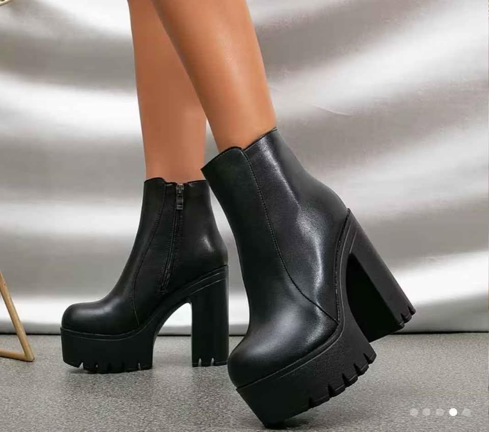 Women's Chunky Heel Winter Boots - Size 8 (EUR 39) - photo 4