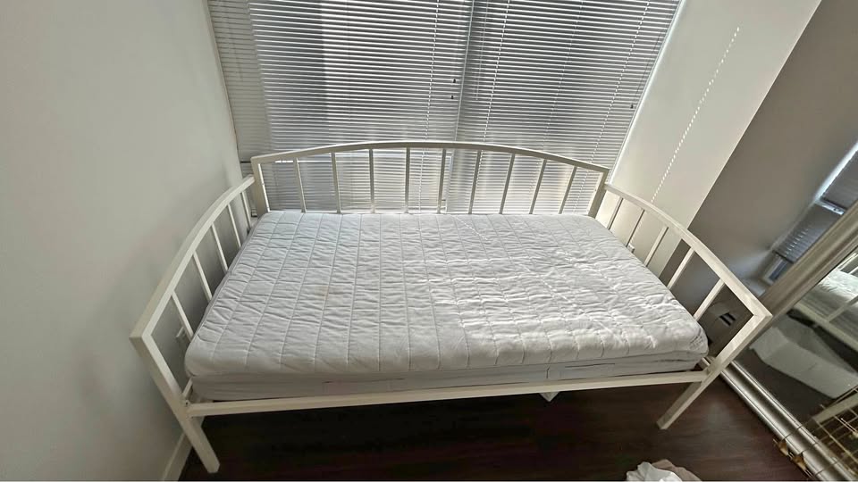 Twin Daybed + Mattress