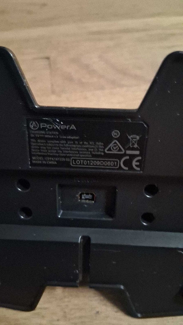 PowerA PS4 Controller Dock - photo 2