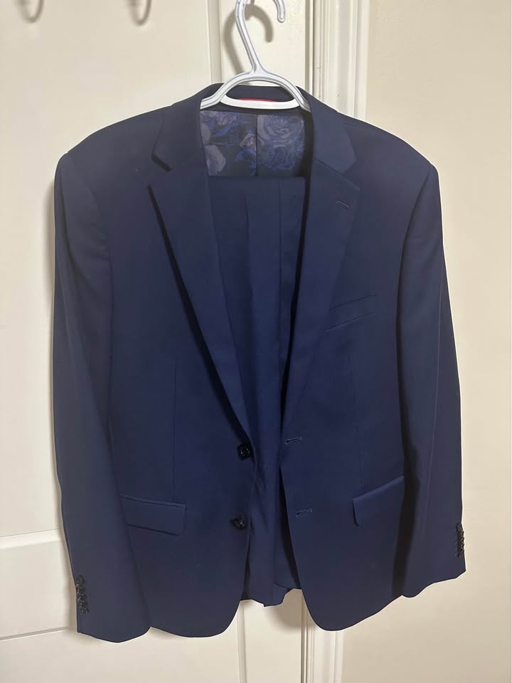 Navy Blue Suit for Graduation - Size 42R Blazer, 35R Pants - photo 2
