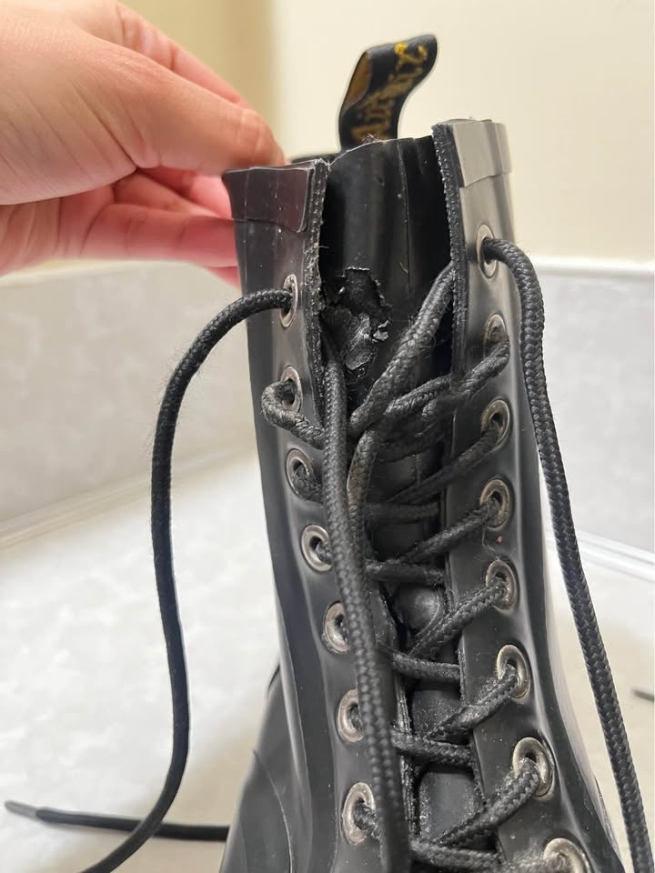 Dr. Martens Black Boots – Size 8 US Women – Excellent Condition - photo 4