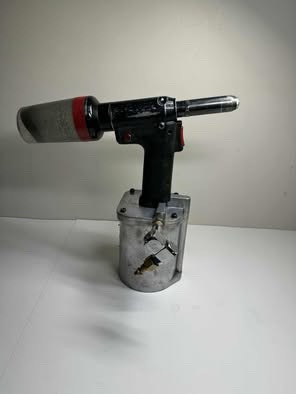 Lobster Industrial Air Riveter | Heavy Duty Pneumatic Tool - photo 3