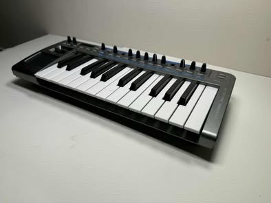 M-Audio Axiom 25 MIDI Controller - Tested - photo 2