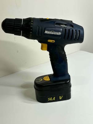 Mastercraft 14.4V Cordless Drill Kit w/ 2 Batteries & Case - photo 3